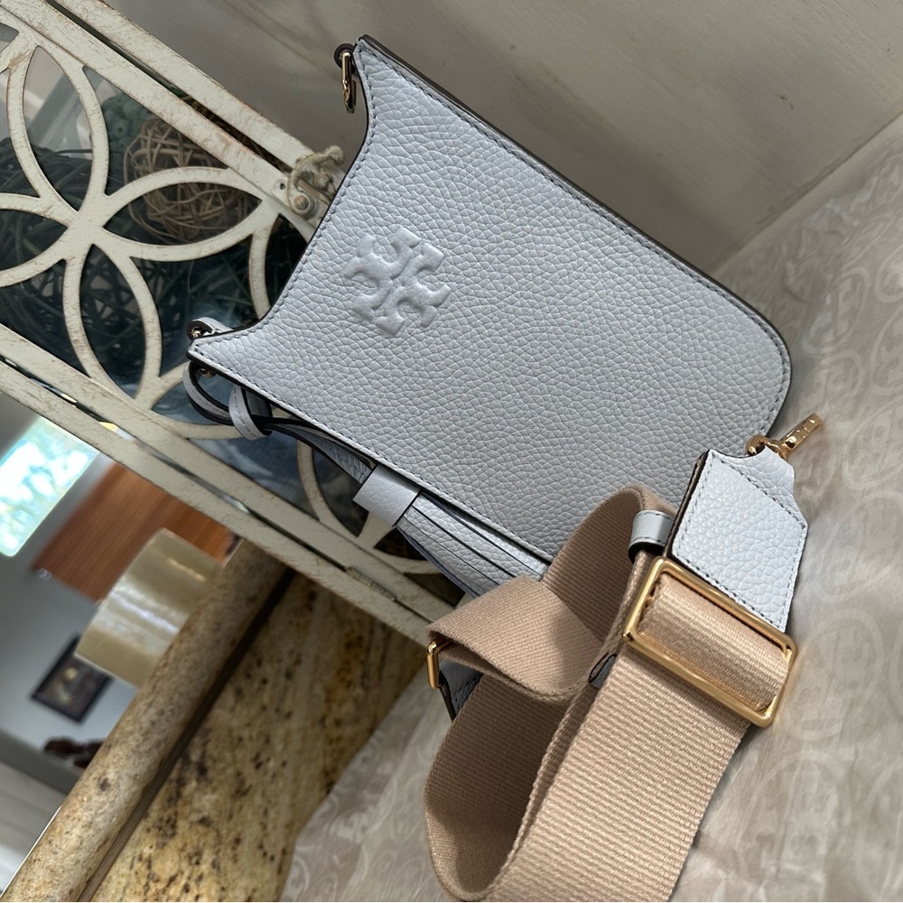 New Tory Burch Thea cellphone crossbody thick strap - Picture 5 of 6